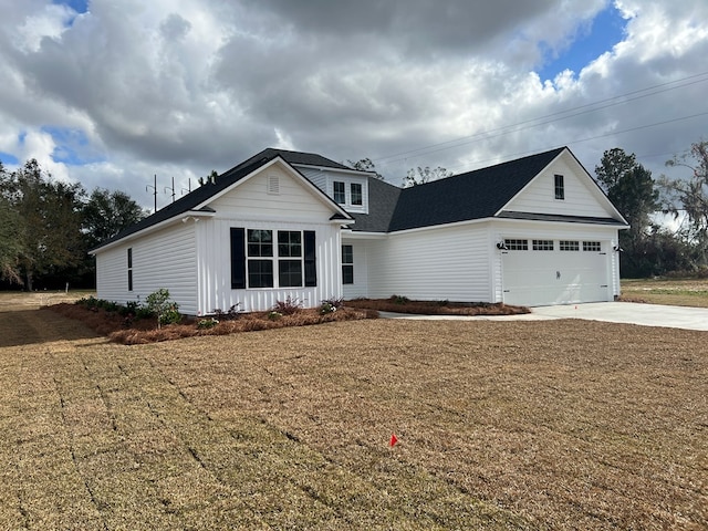 view of front facade featuring a front yard and a garage