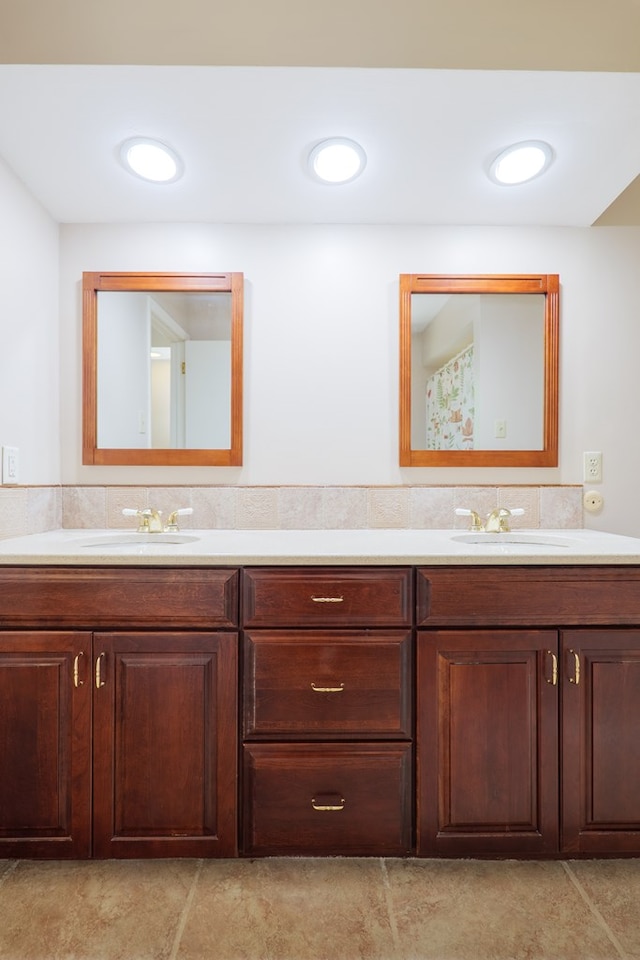 812 Tanglewood Dr, Valdosta, GA 31602 - full bath with double vanity