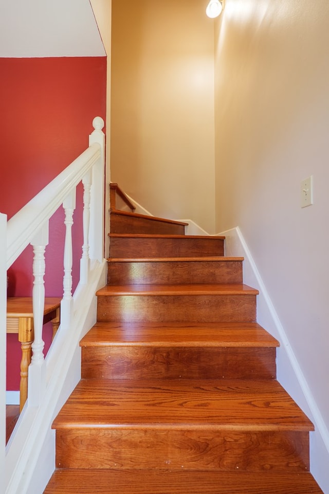 812 Tanglewood Dr, Valdosta, GA 31602 - view of staircase