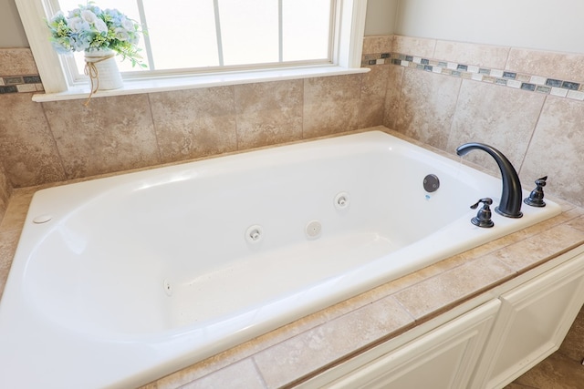 bathroom featuring a bathtub