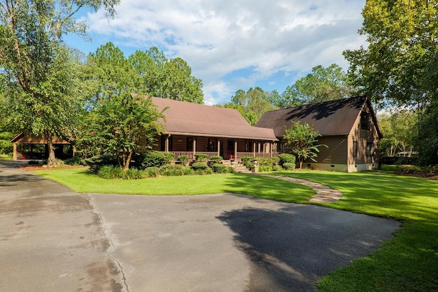 view of front facade with a front lawn and a porch