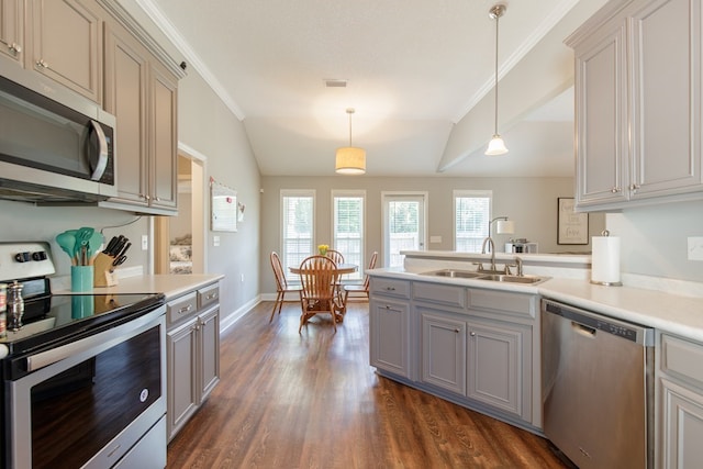 kitchen featuring stainless steel appliances, hanging light fixtures, lofted ceiling, and sink