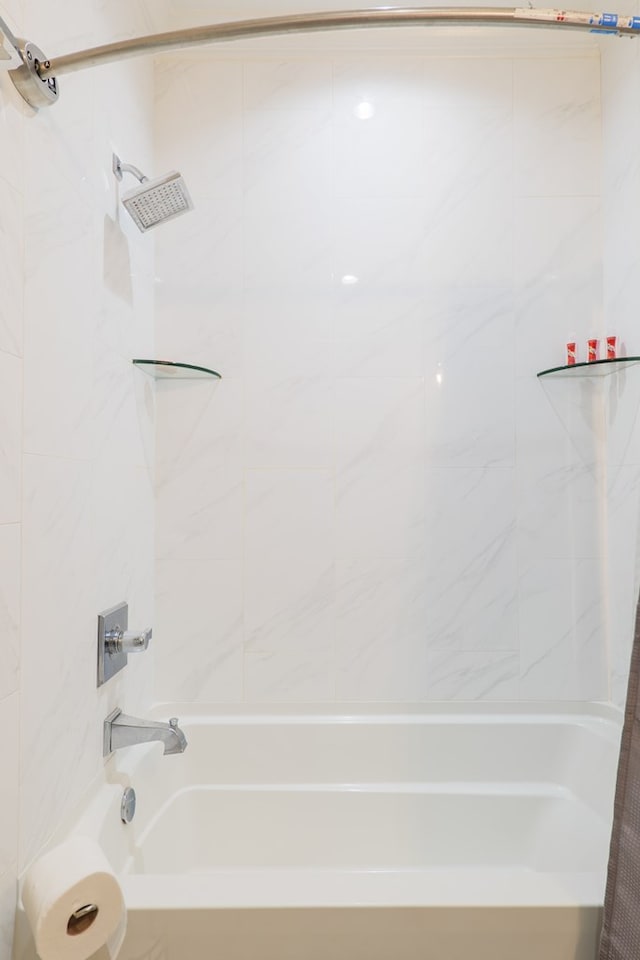 bathroom with shower / bath combo