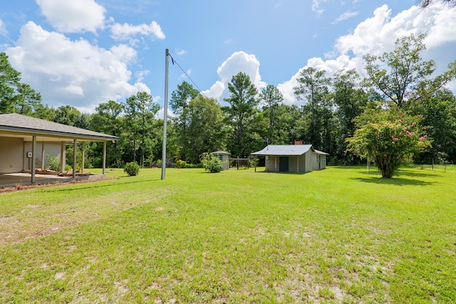 view of yard with a storage unit