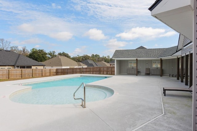 view of swimming pool featuring a patio