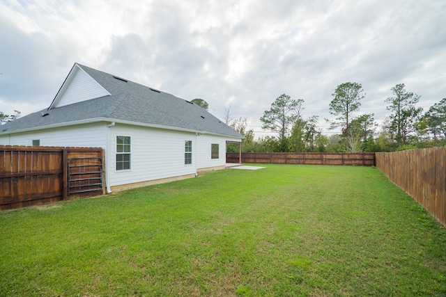 view of yard featuring a fenced backyard