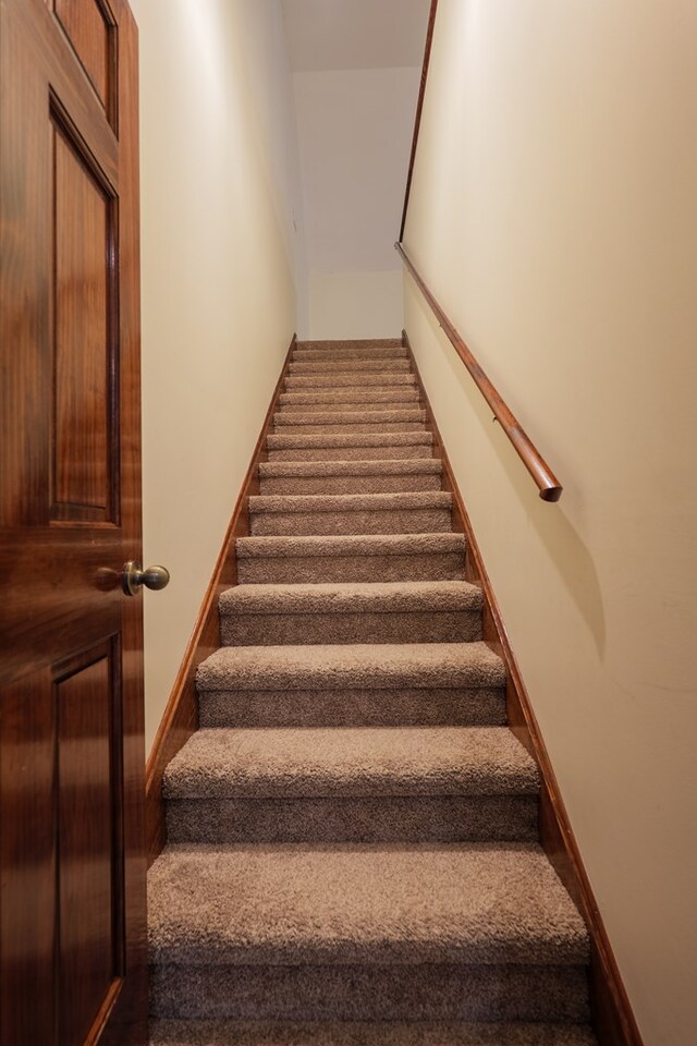 4849 Oak Arbor Dr, Valdosta, GA 31602 - view of stairs
