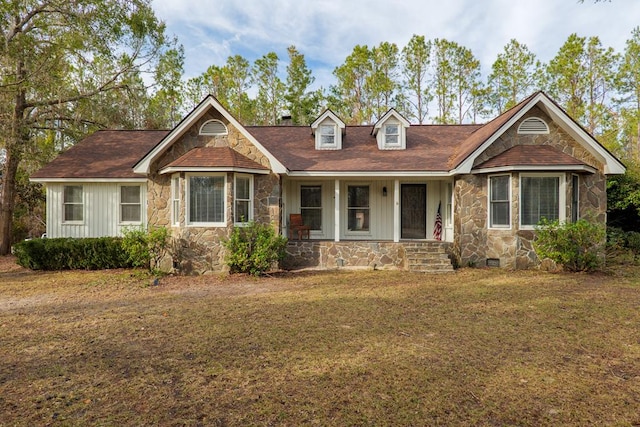 view of front facade with a porch and a front lawn