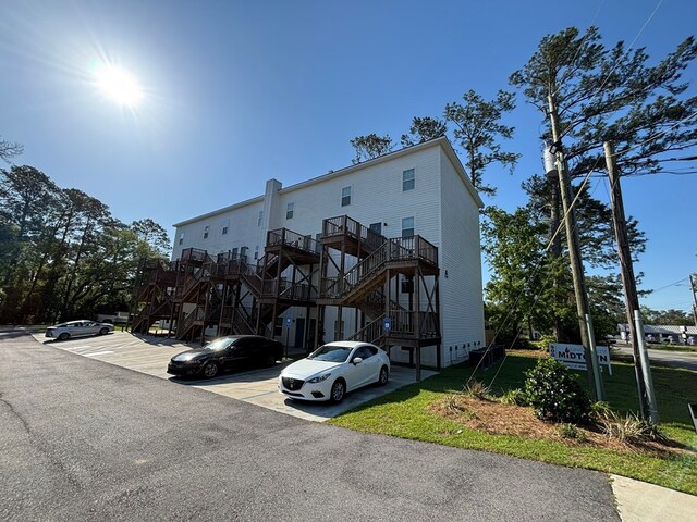 610 Baytree Rd Unit 35, Valdosta, GA 31602 - rear view of house with stairs and uncovered parking