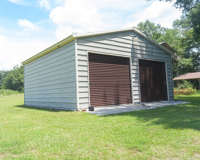 garage featuring a lawn