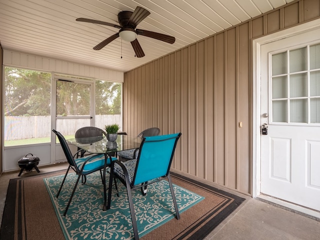 sunroom / solarium with ceiling fan