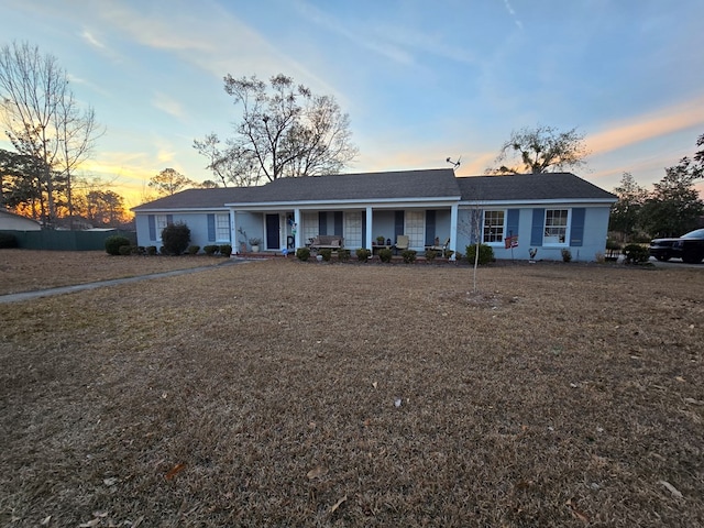 ranch-style home featuring a porch