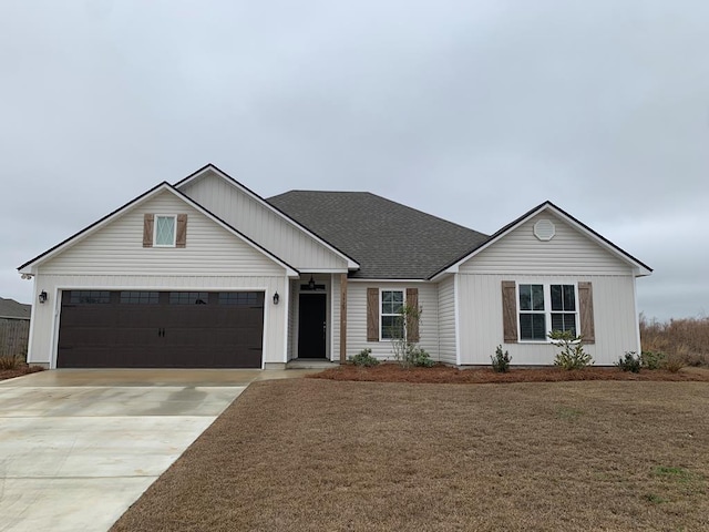 view of front of house featuring a garage and a front yard