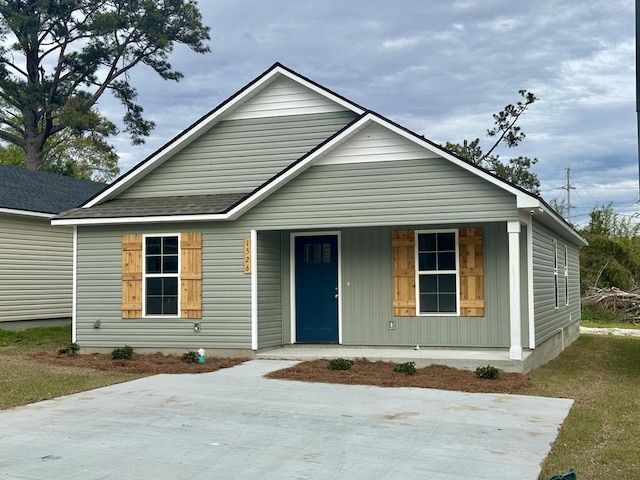 view of front of property with covered porch