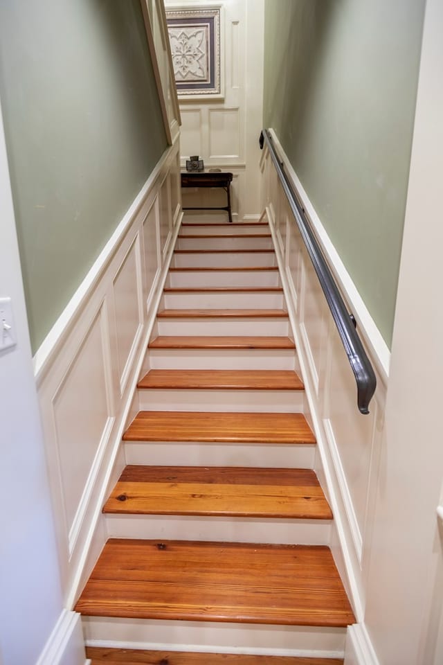 4059 Live Oaks Cir, Valdosta, GA 31601 - view of stairs