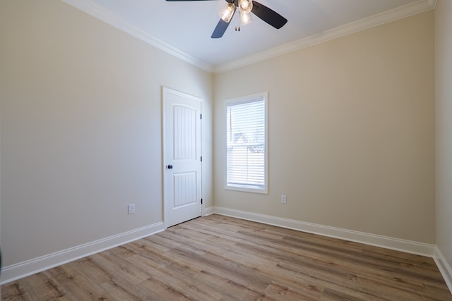 empty room with light wood finished floors, baseboards, ornamental molding, and a ceiling fan