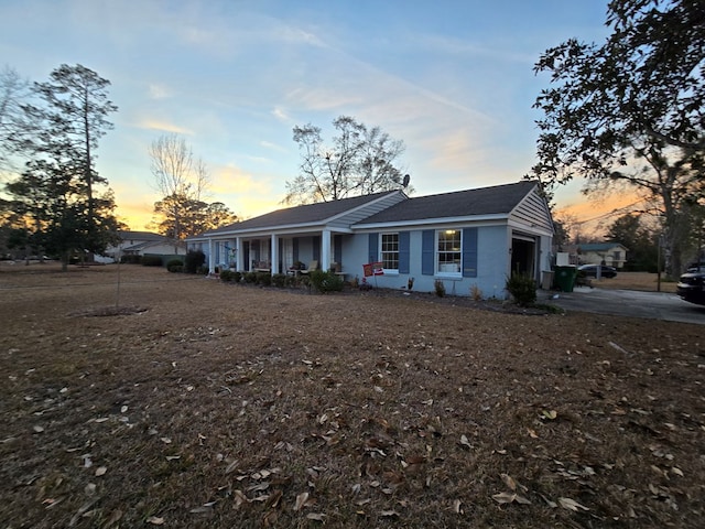 view of front facade featuring a garage