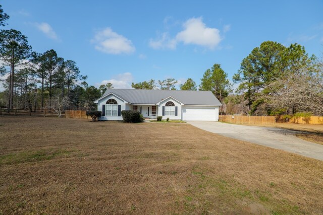 view of yard featuring an outbuilding