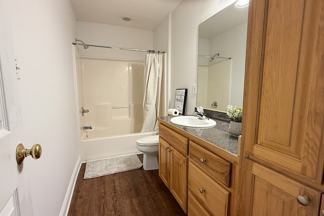 17 Ard Rd, Ray City, GA 31645 - bathroom with toilet, vanity, wood finished floors, shower / tub combo with curtain, and baseboards