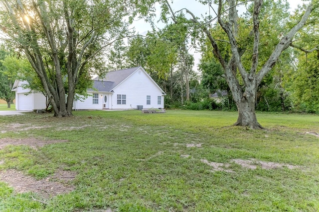 17 Ard Rd, Ray City, GA 31645 - view of grassy yard with a garage