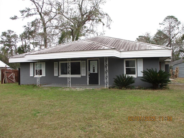 view of front of property with a front yard