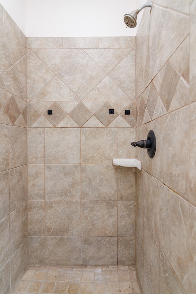 full bath featuring tiled shower