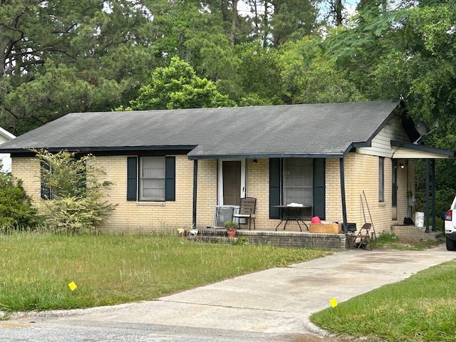 ranch-style house with a porch