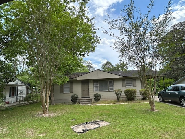 ranch-style home with a front yard