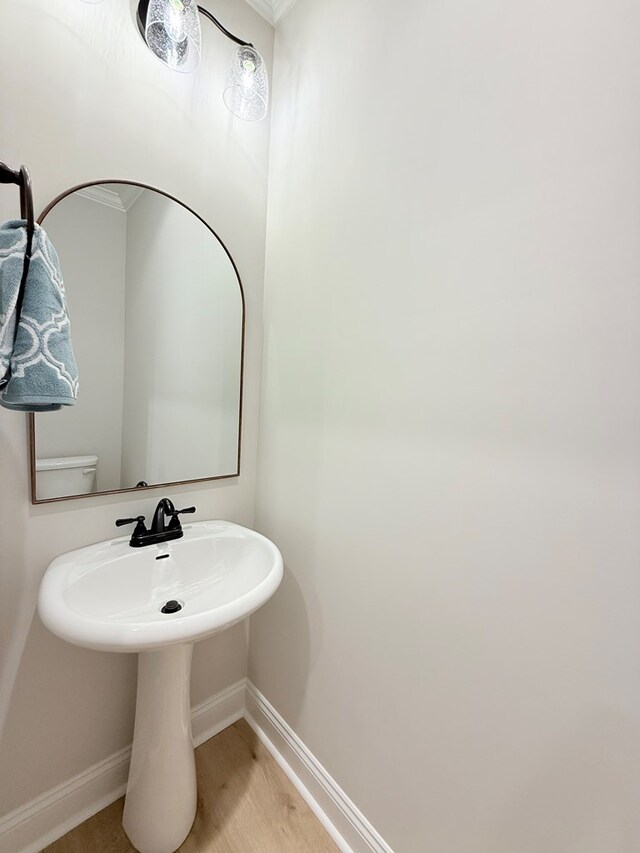 4965 Hatfield Cir, Hahira, GA 31632 - bathroom with baseboards and ornamental molding