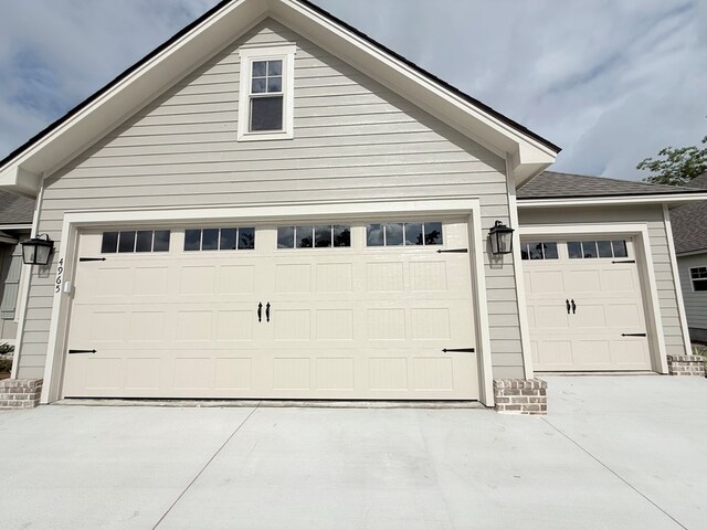 4965 Hatfield Cir, Hahira, GA 31632 - garage featuring driveway