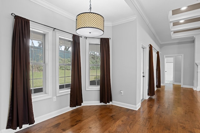 foyer featuring recessed lighting, crown molding, baseboards, and wood finished floors