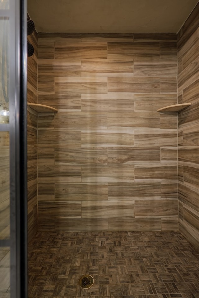 7552 Webb Rd, Hahira, GA 31632 - bathroom with a tile shower