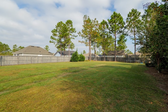 7351 Woodbend Trl, Hahira, GA 31632 - fenced backyard with a trampoline