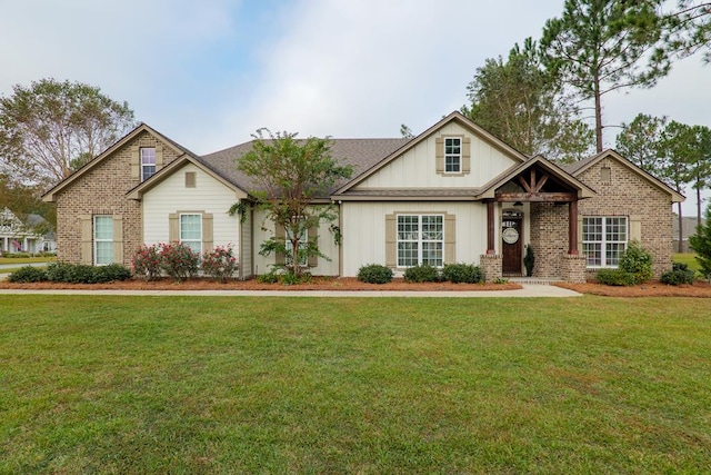 7351 Woodbend Trl, Hahira, GA 31632 - view of front of property featuring a front lawn and brick siding