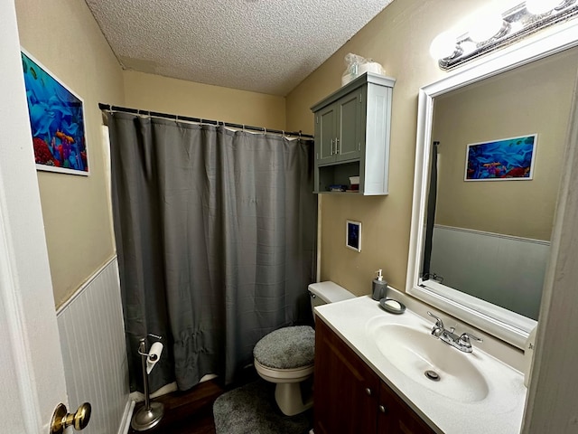2761 Tyndall Dr, Valdosta, GA 31602 - full bath with vanity, a textured ceiling, and curtained shower