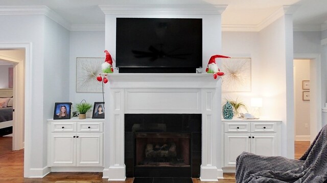 living room featuring wood-type flooring and crown molding