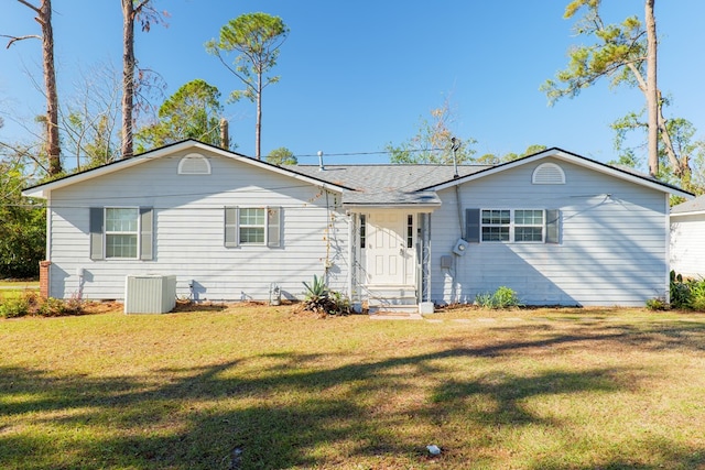 single story home featuring a front lawn