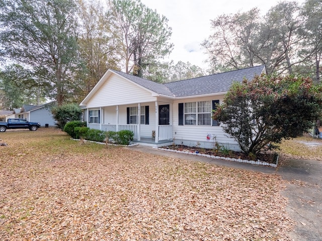 single story home with a porch