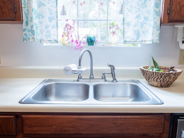 room details featuring sink