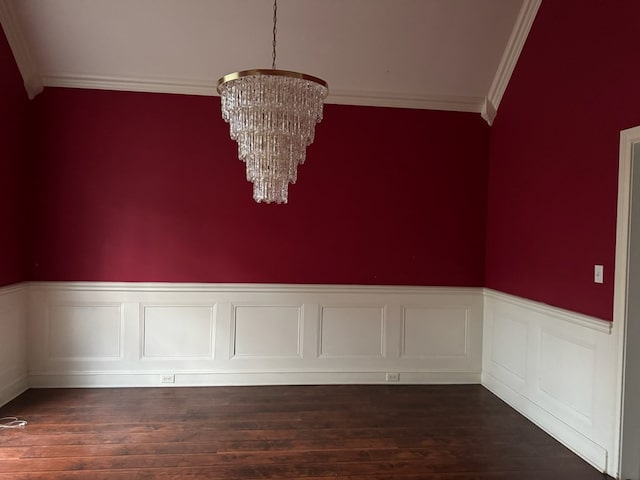 unfurnished room featuring dark hardwood / wood-style flooring, ornamental molding, and a chandelier