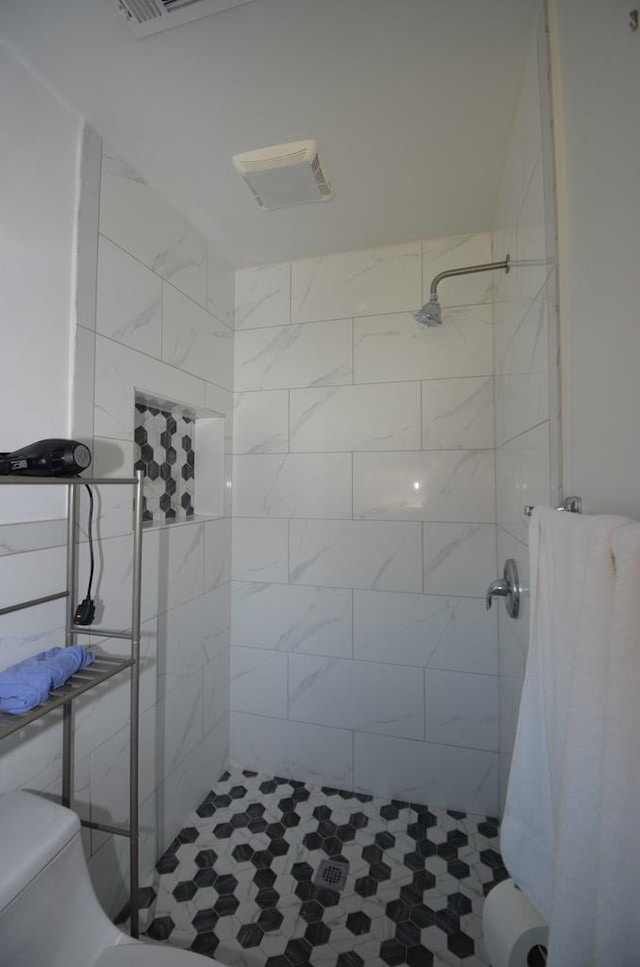 bathroom with toilet and a shower with shower curtain