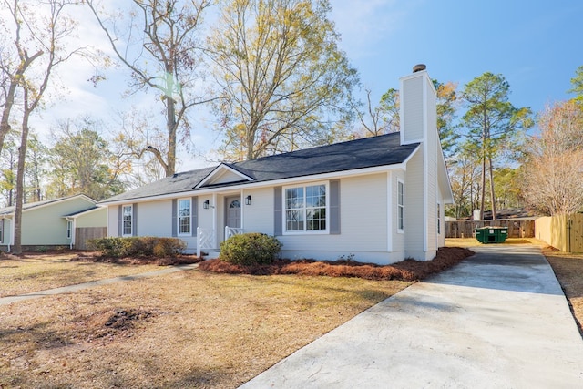 single story home with a front lawn