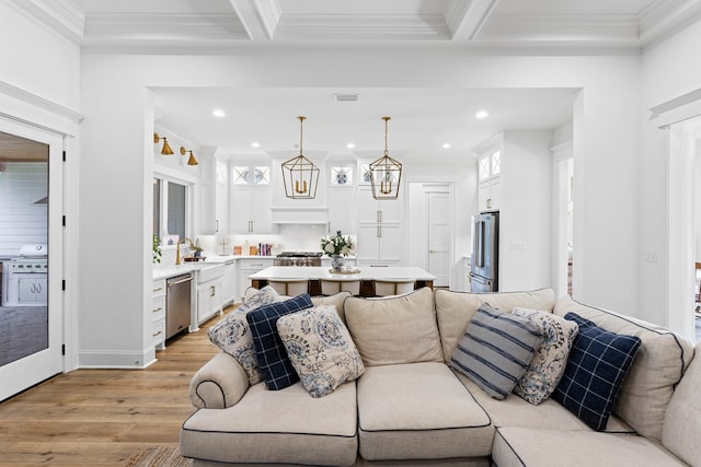 living area with light wood-style flooring, visible vents, recessed lighting, and ornamental molding