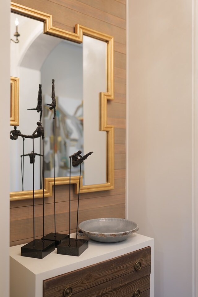 bathroom with backsplash and vanity