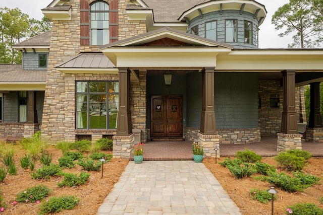 entrance to property featuring covered porch