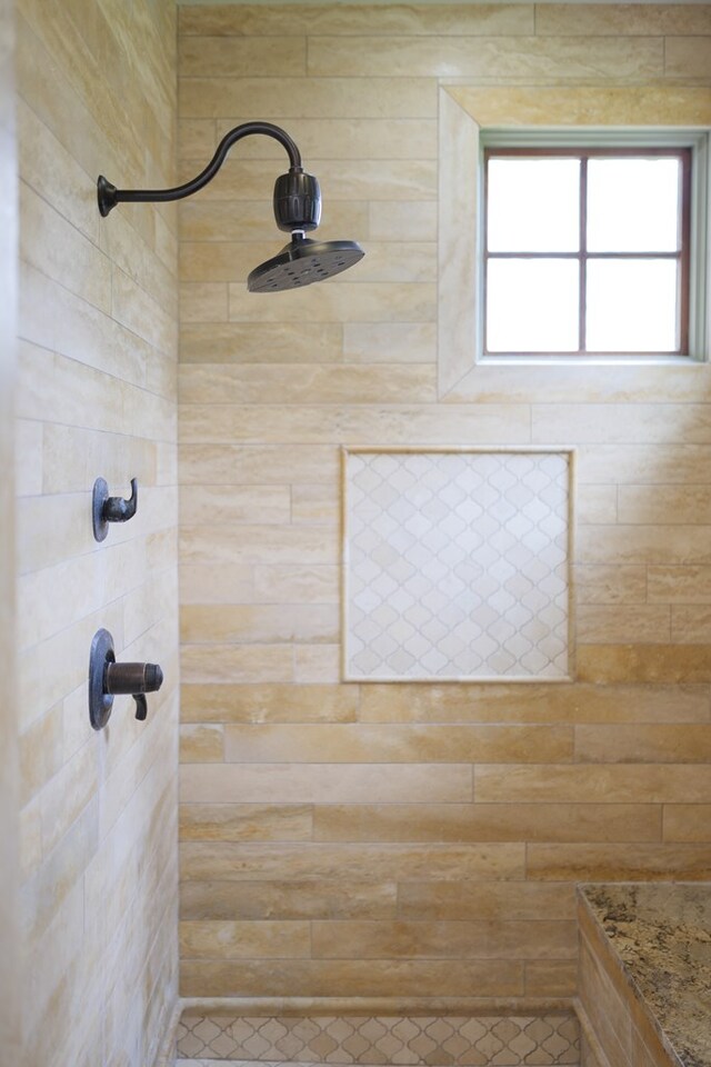 bathroom featuring tiled shower