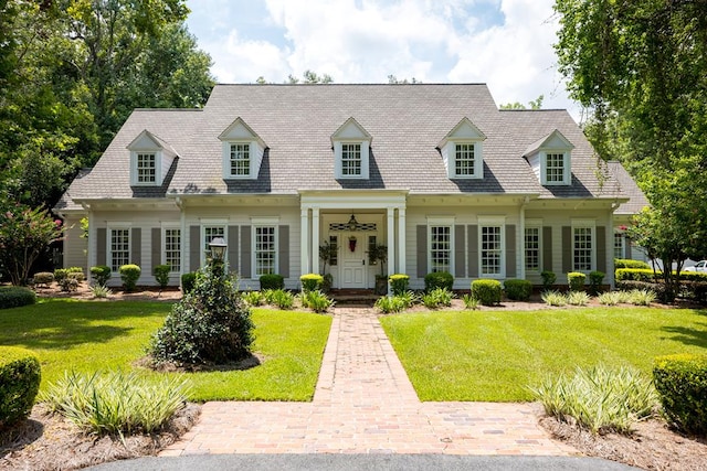 793 Lake Laurie Dr, Valdosta, GA 31605 - cape cod house with a front lawn