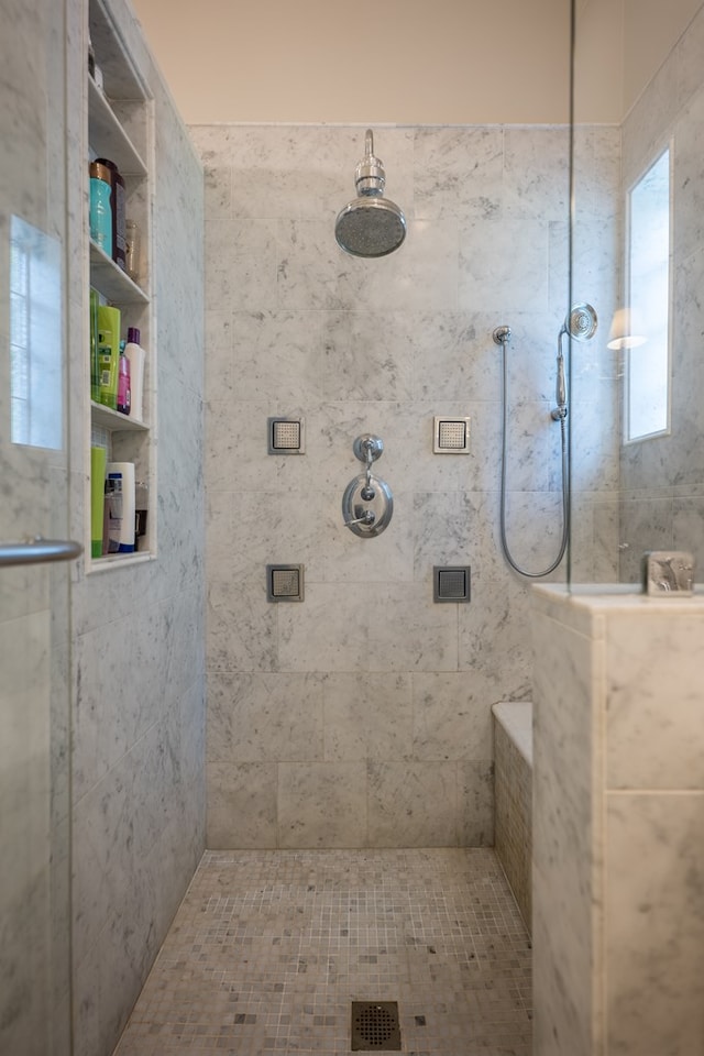793 Lake Laurie Dr, Valdosta, GA 31605 - bathroom featuring a tile shower
