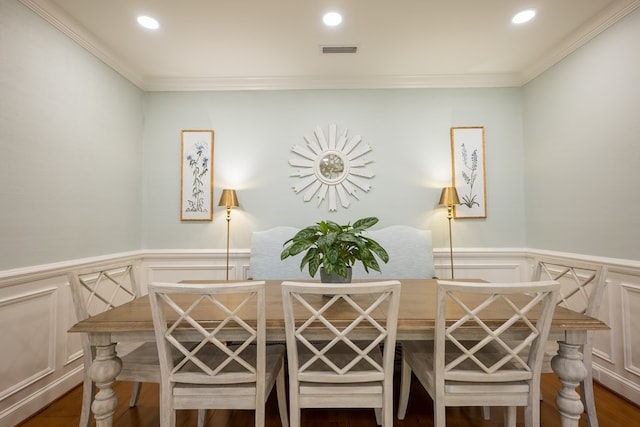 793 Lake Laurie Dr, Valdosta, GA 31605 - dining area with a wainscoted wall, visible vents, and recessed lighting
