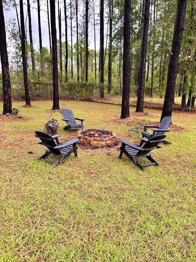 view of yard featuring an outdoor fire pit